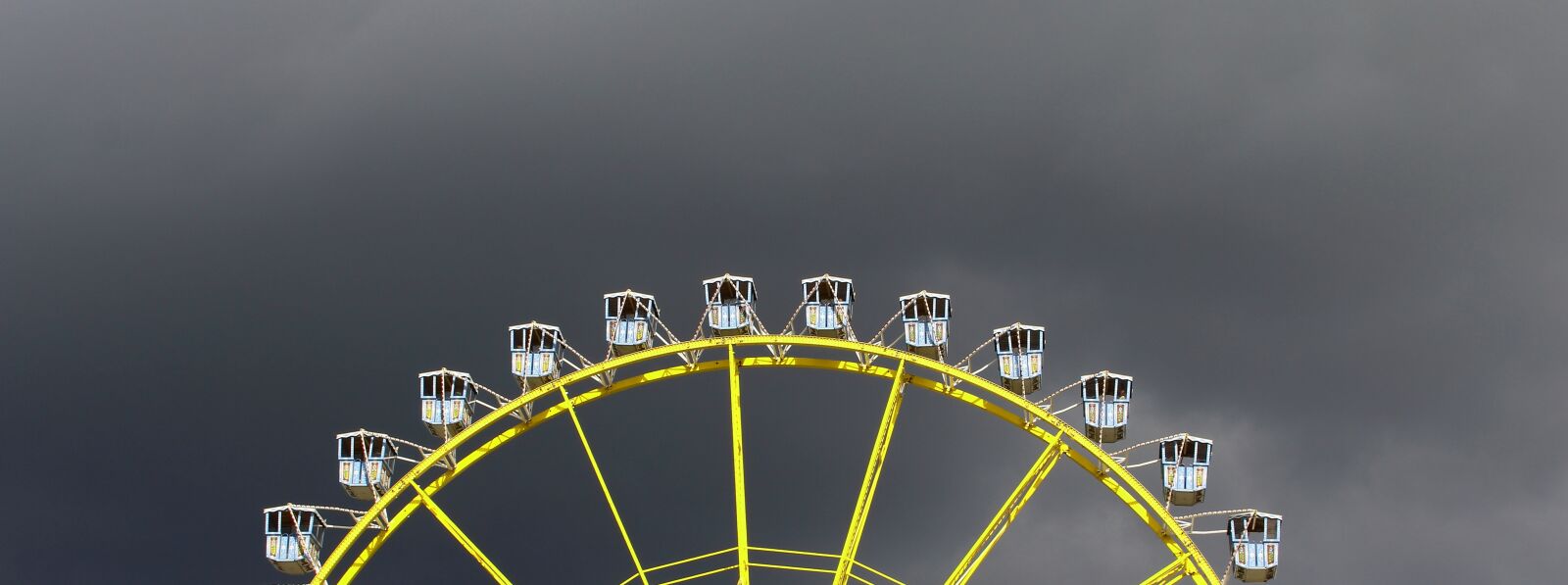 Canon EOS 1200D (EOS Rebel T5 / EOS Kiss X70 / EOS Hi) sample photo. Sky, grey, ferris wheel photography