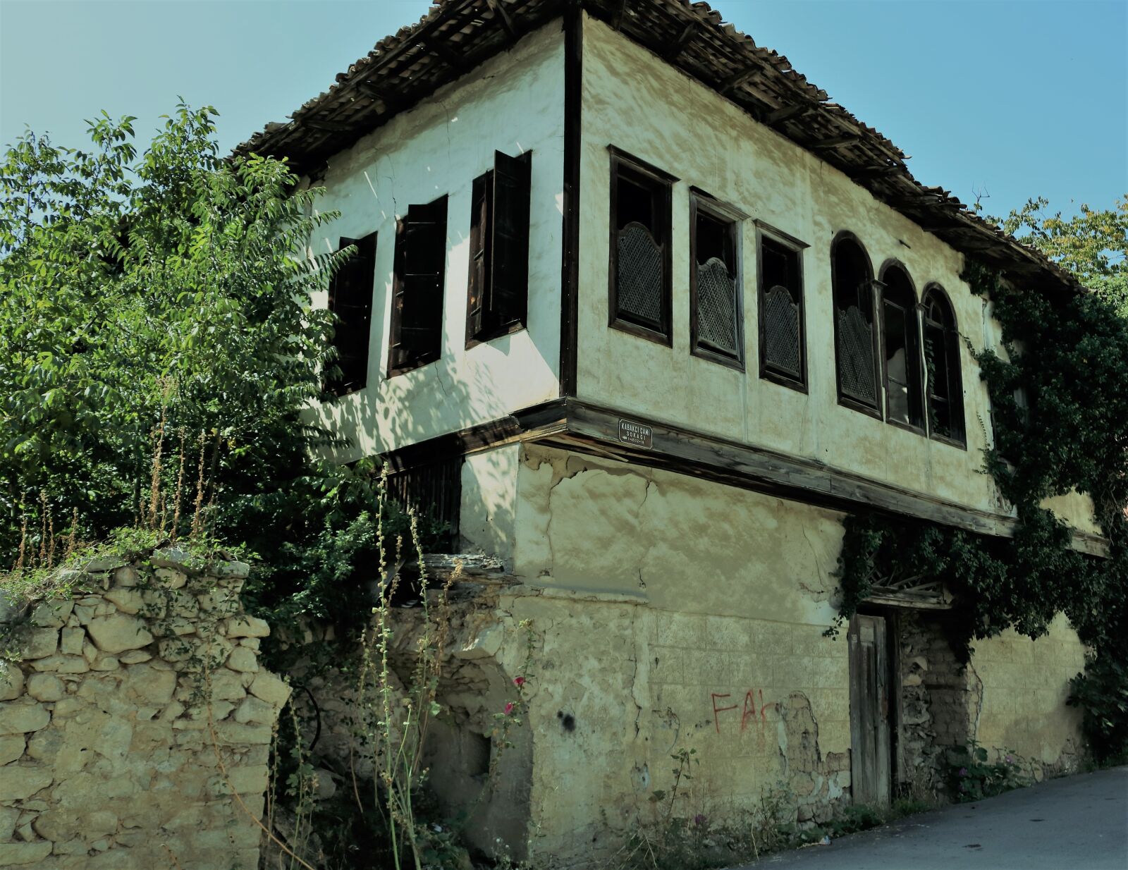 Canon EOS 760D (EOS Rebel T6s / EOS 8000D) sample photo. Date, architecture, safranbolu photography