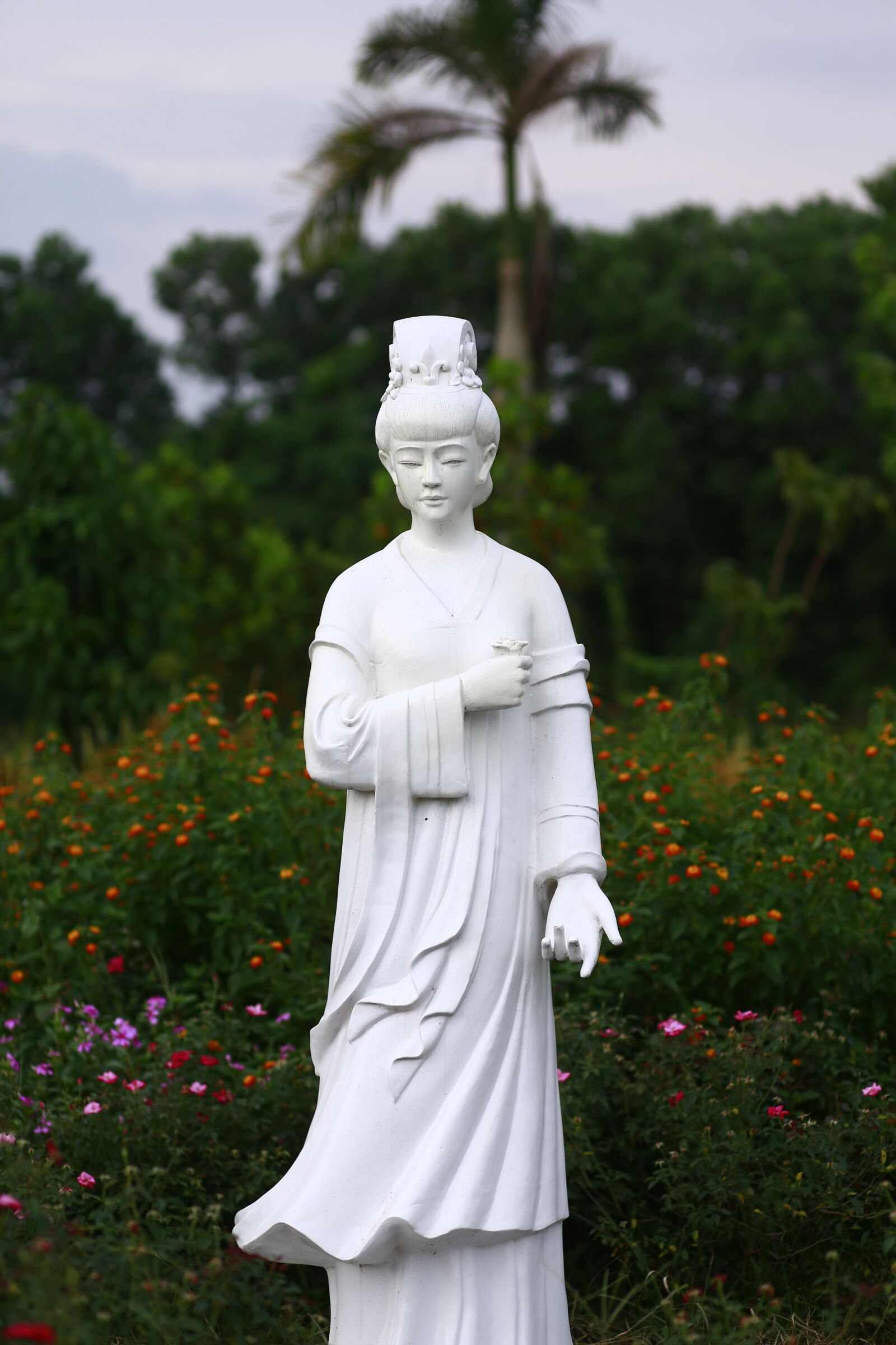 Canon EF 85mm F1.8 USM sample photo. German mom, buddha, statue photography