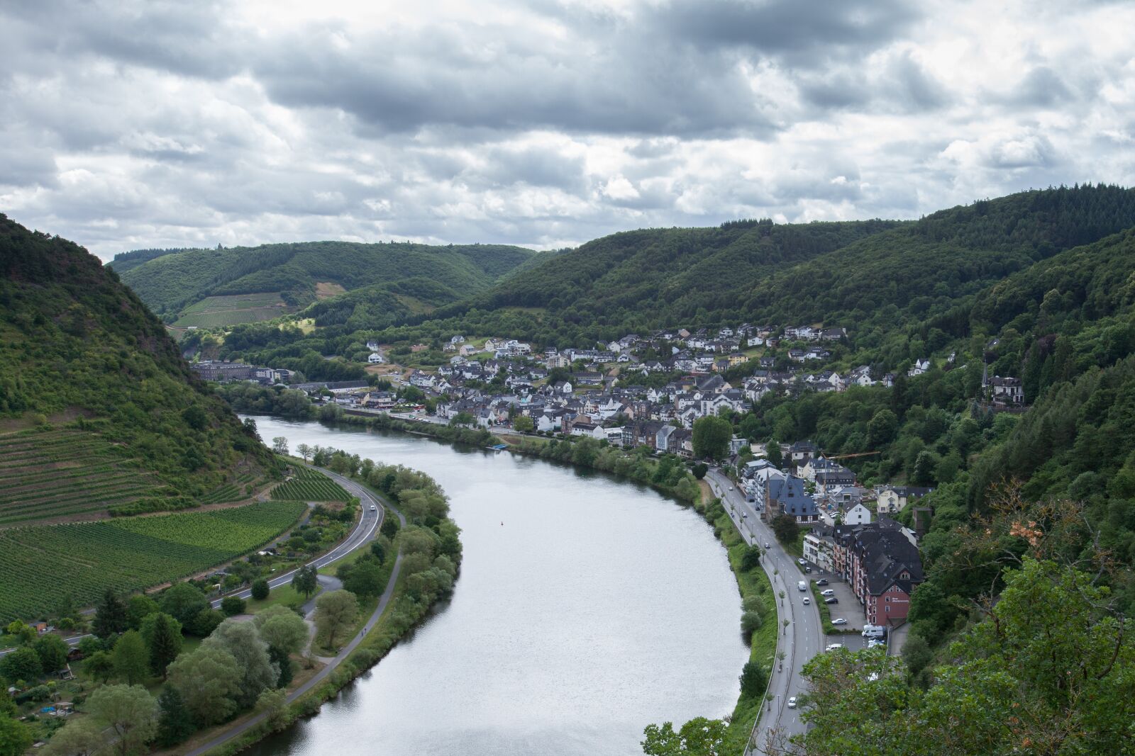 Canon EOS 5D Mark II + Canon EF 16-35mm F2.8L USM sample photo. River, mosel, vineyards photography