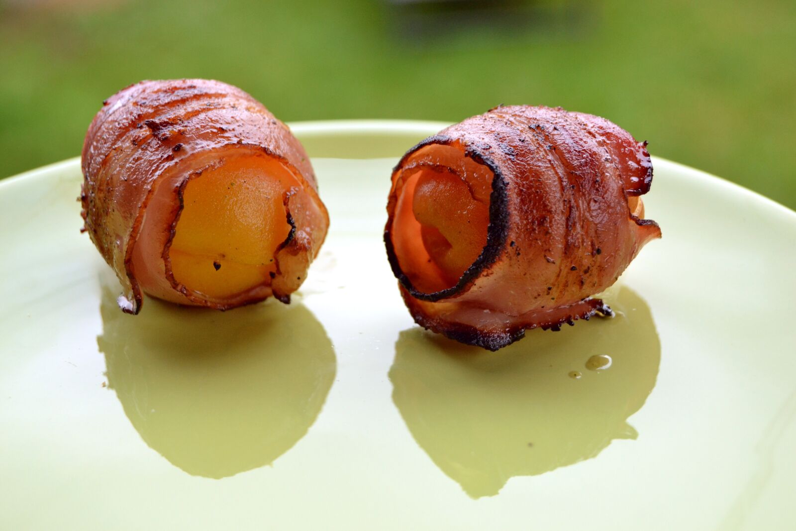 Nikon D3100 sample photo. Apricots, bacon, delicious photography