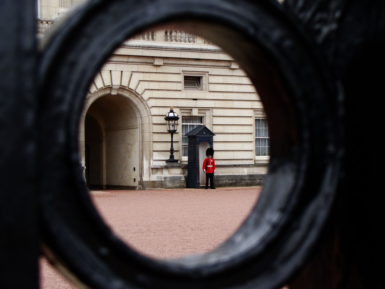 Sony Cyber-shot DSC-H10 sample photo. London, royal, british photography