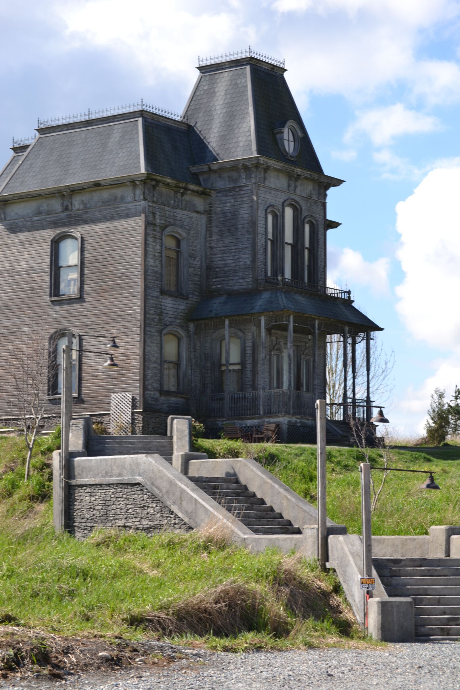 Nikon D3100 sample photo. Haunted house, old, scary photography