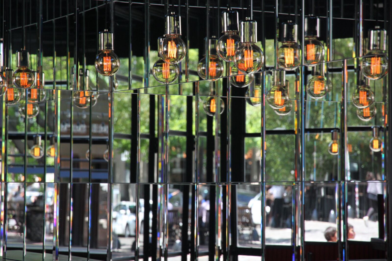 Canon EOS 500D (EOS Rebel T1i / EOS Kiss X3) sample photo. Colorful, mirroring, lights photography