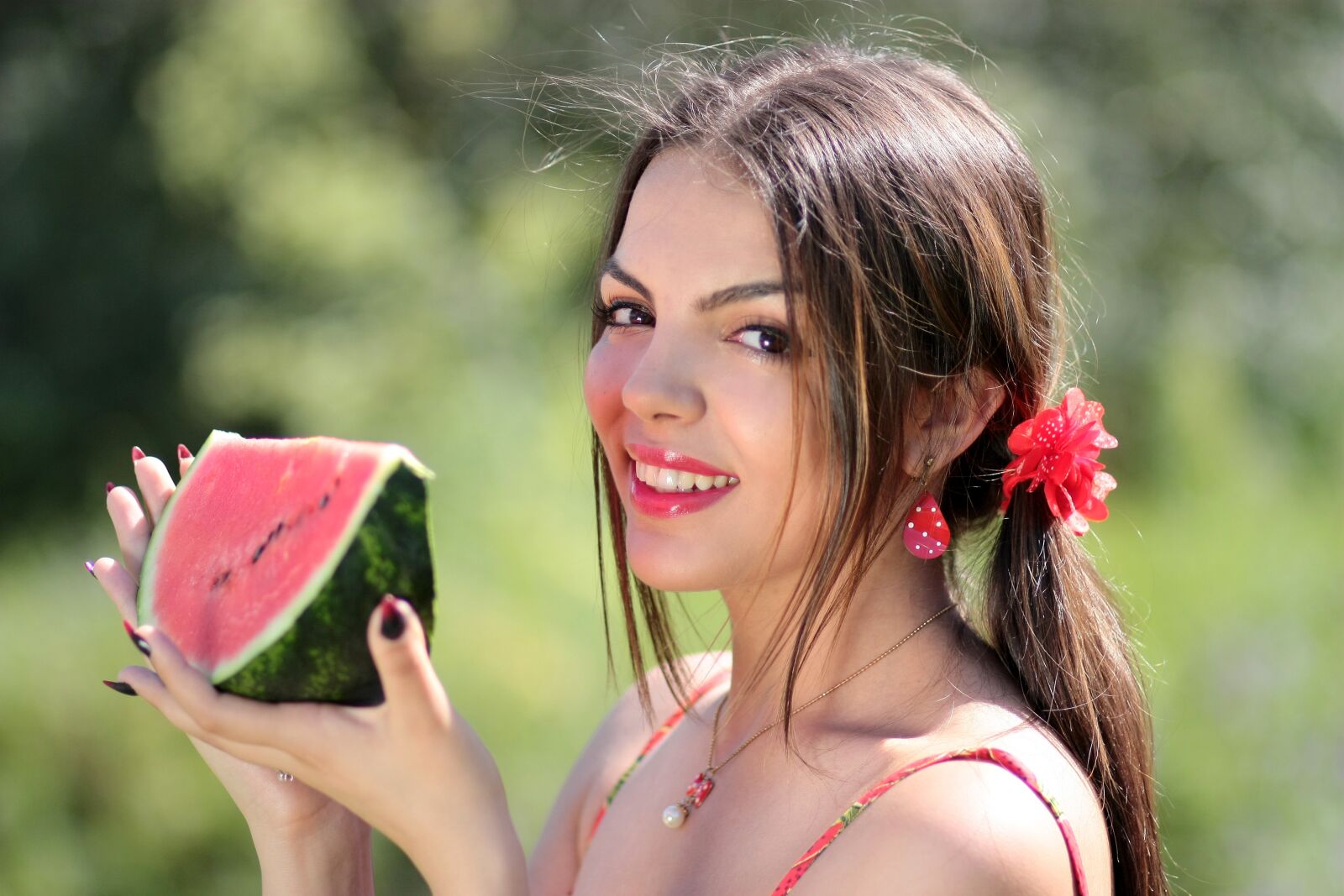 Canon EOS 450D (EOS Rebel XSi / EOS Kiss X2) sample photo. Girl, melon, red photography