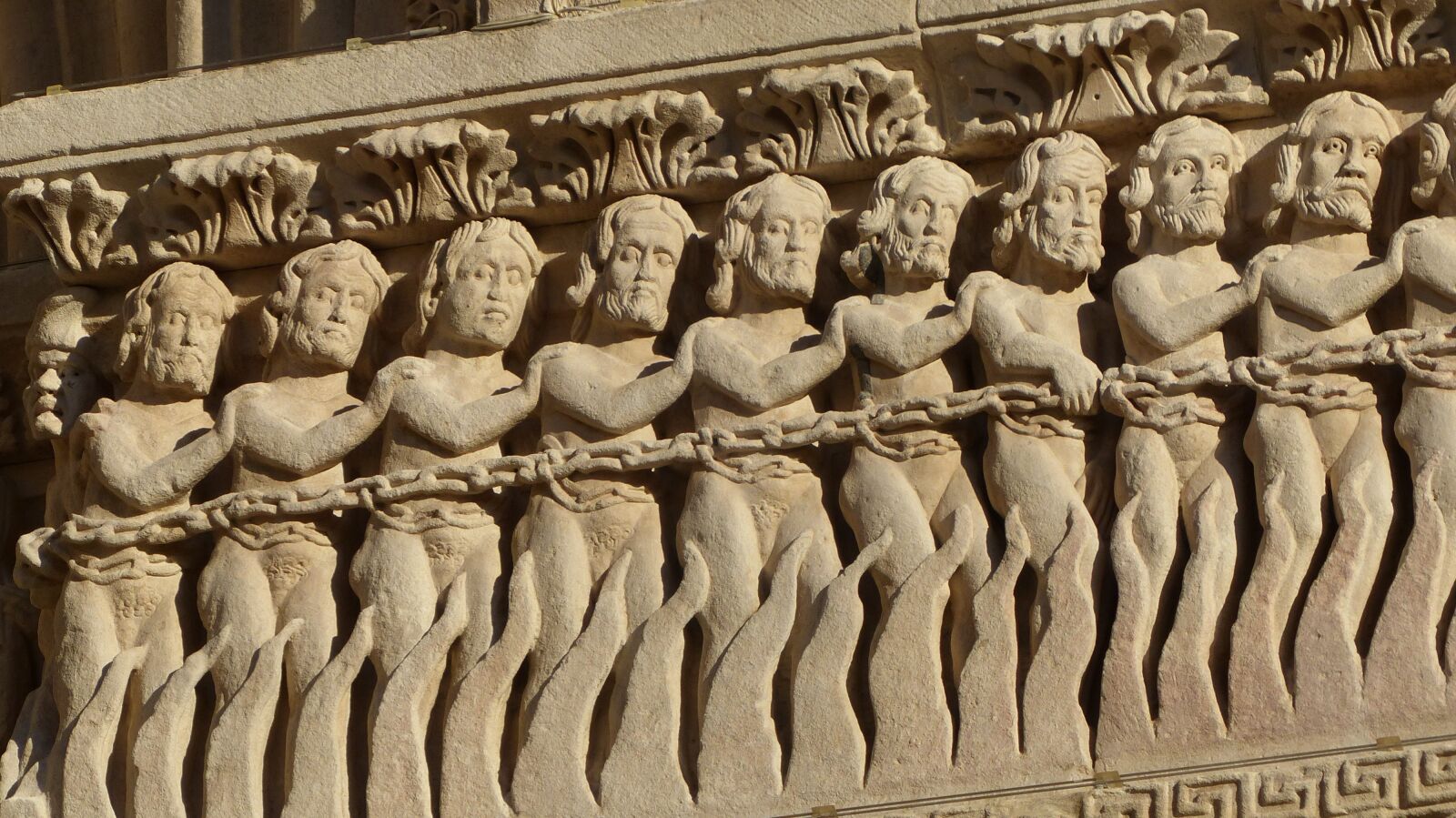Panasonic Lumix DMC-FZ200 sample photo. Fresco, sculpture, arles photography