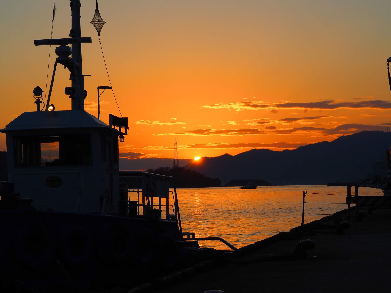 Olympus OM-D E-M5 II sample photo. Sea, sunset, at dusk photography