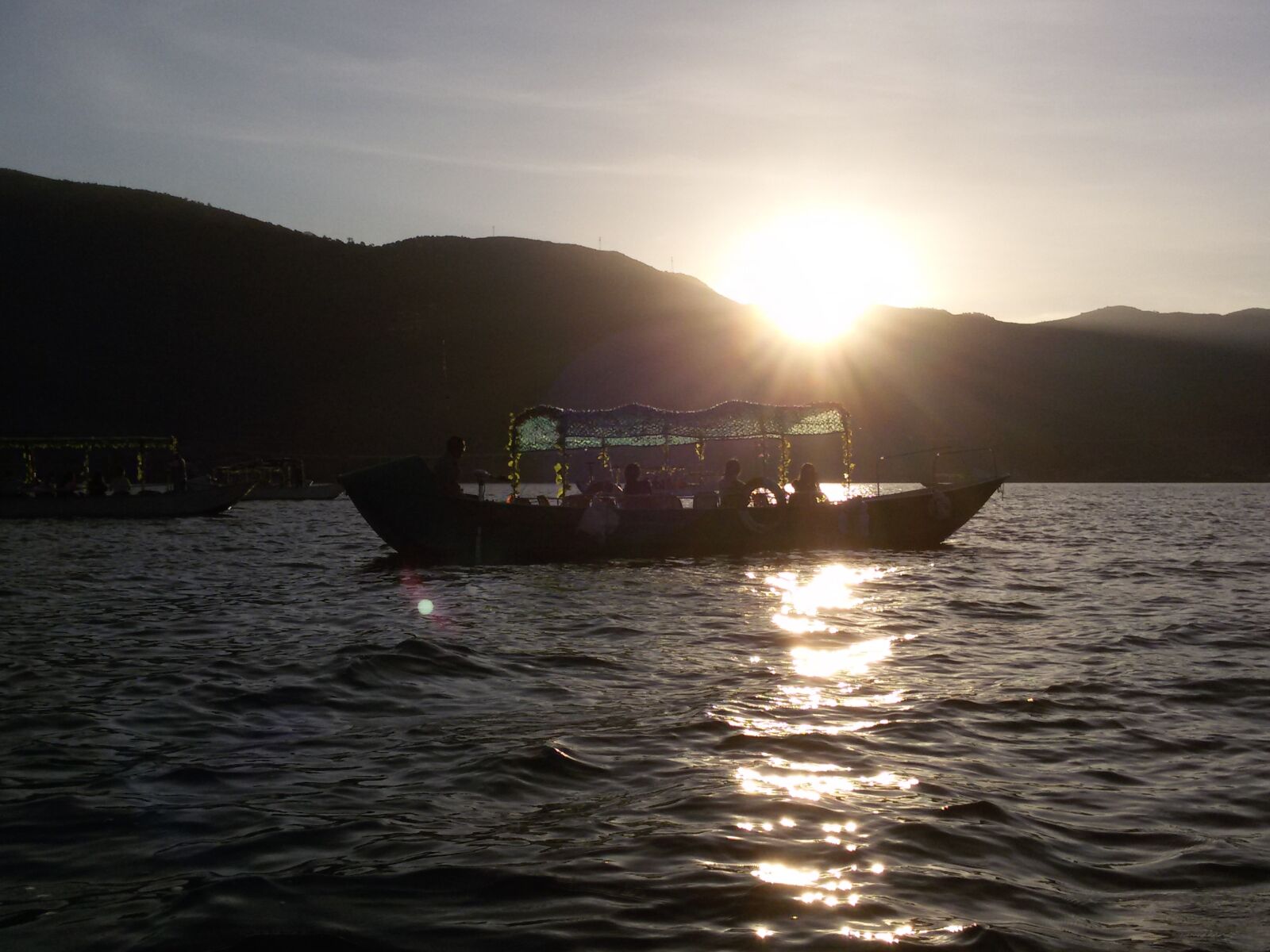 Samsung GT-I9300I sample photo. Sunrise, lake, wave photography