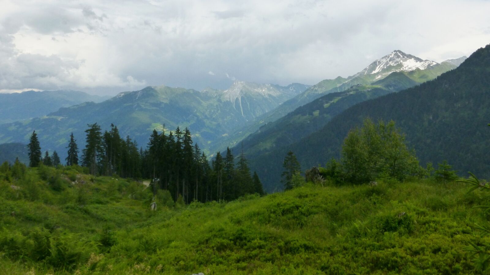 Panasonic Lumix DMC-ZS25 (Lumix DMC-TZ35) sample photo. Austria, mountains, landscape photography