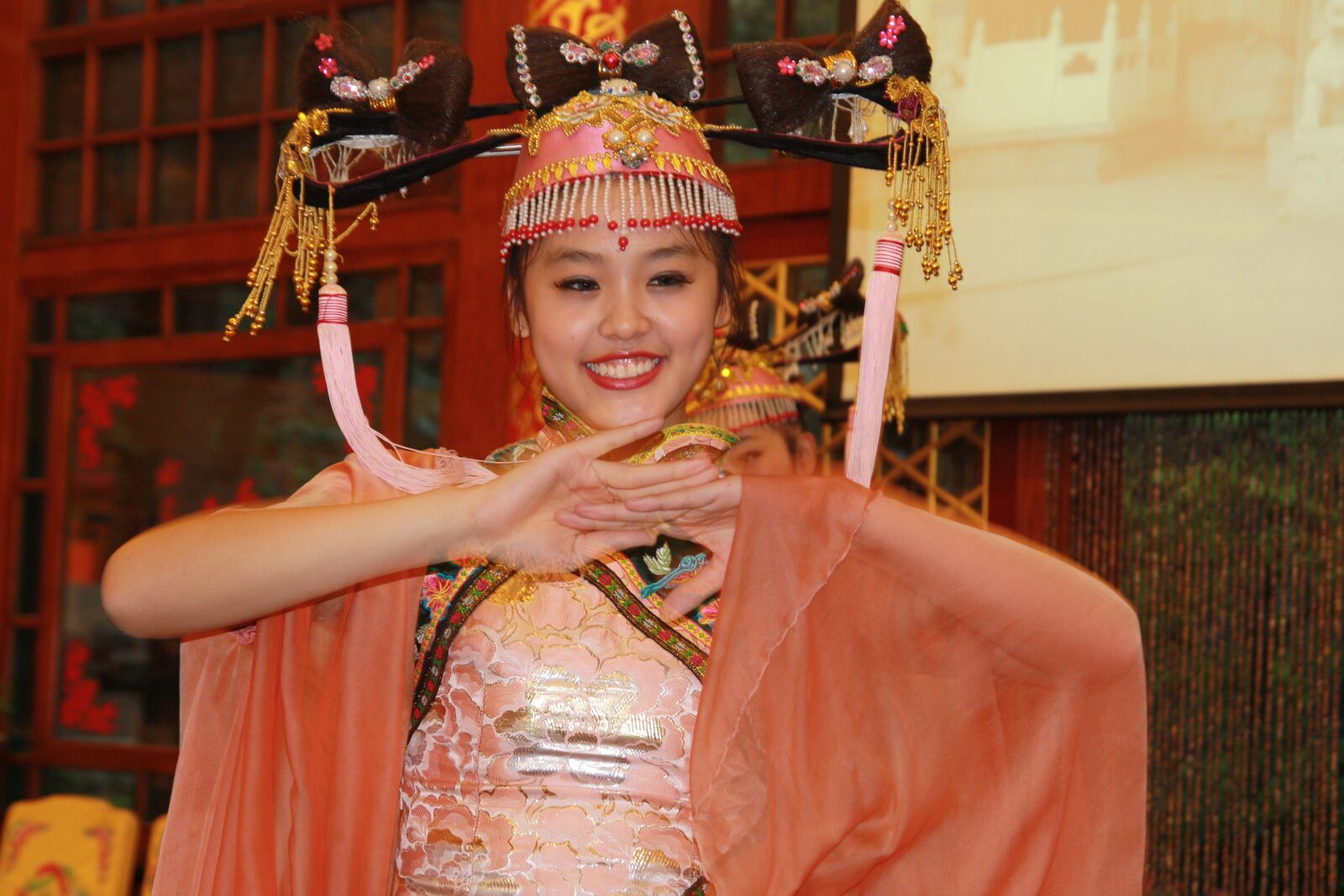 Canon EOS 450D (EOS Rebel XSi / EOS Kiss X2) sample photo. Beauty, ancient costume, the photography