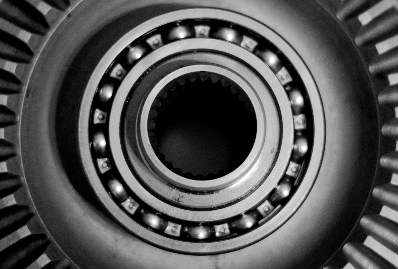 Nikon D3100 sample photo. Bearing, metal, mechanic photography