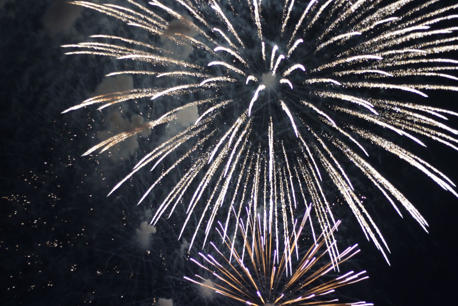 Canon EOS 1300D (EOS Rebel T6 / EOS Kiss X80) + Canon EF 50mm F1.8 STM sample photo. New year, firework, year photography