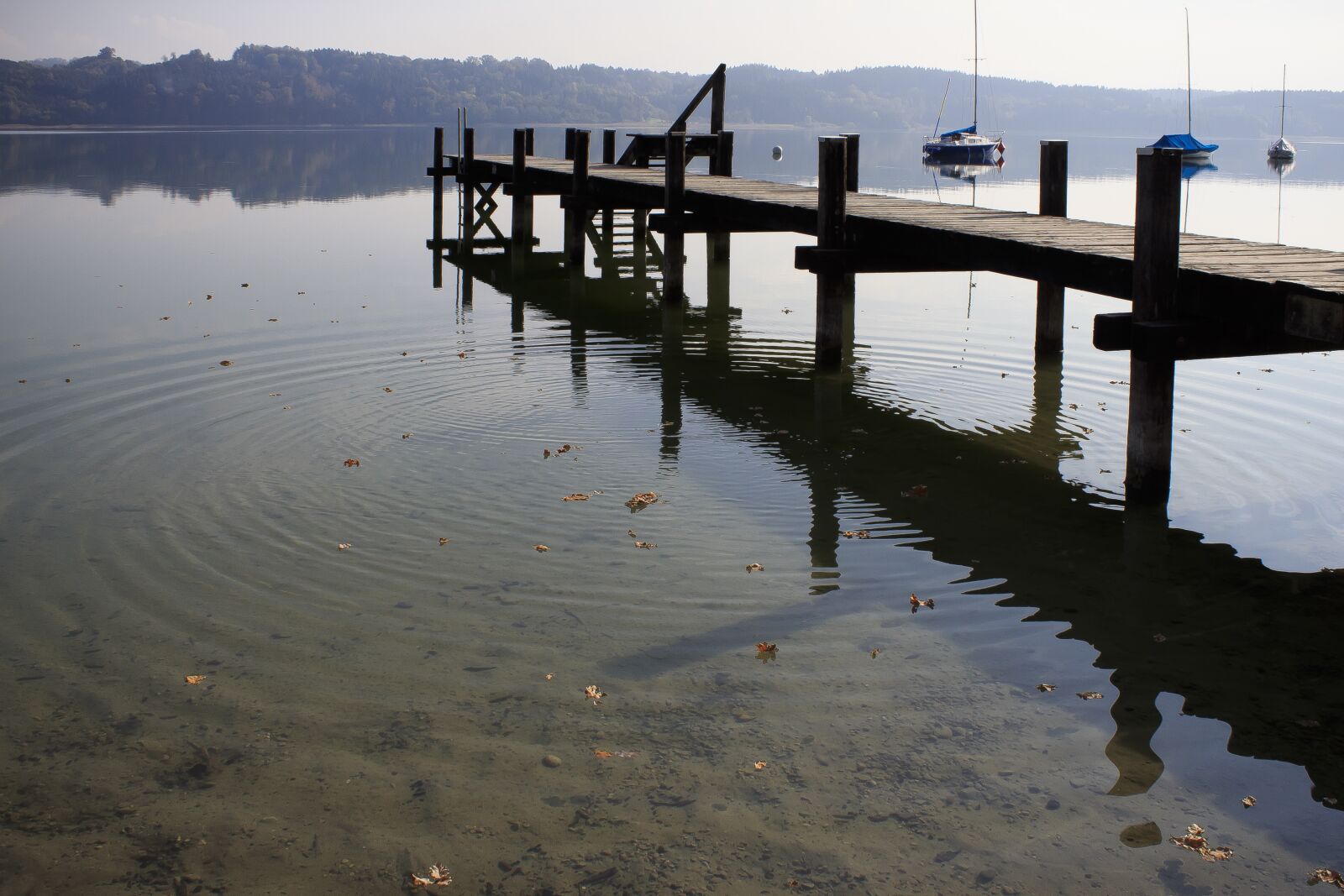 Canon EOS 1300D (EOS Rebel T6 / EOS Kiss X80) sample photo. Lake, web, boats photography