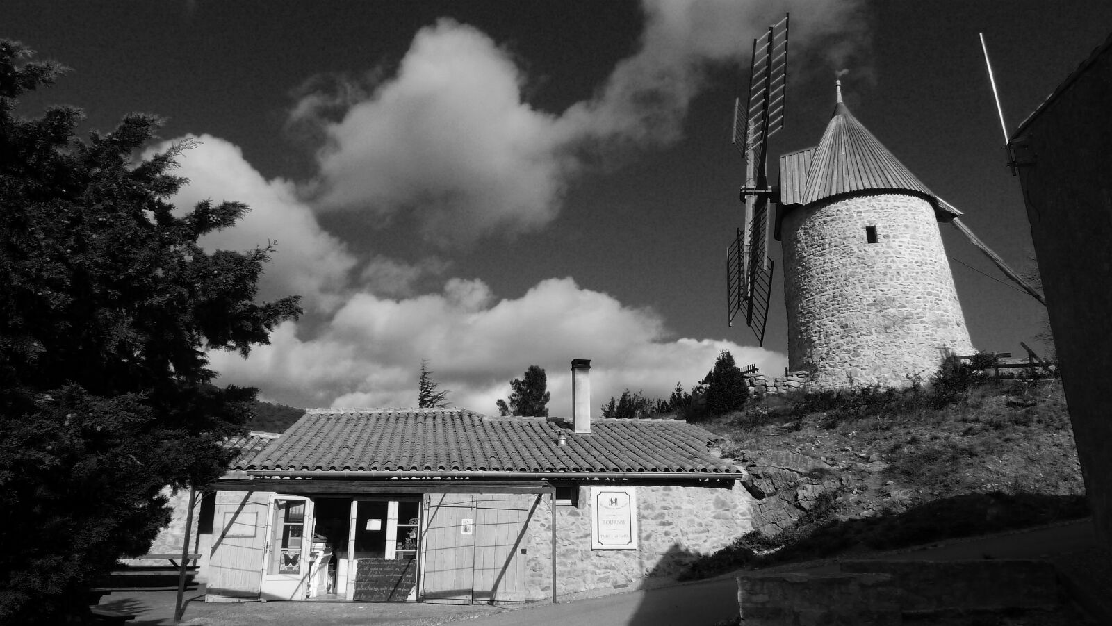 Panasonic Lumix DMC-ZS7 (Lumix DMC-TZ10) sample photo. Cucugnan, cathar, cathar country photography