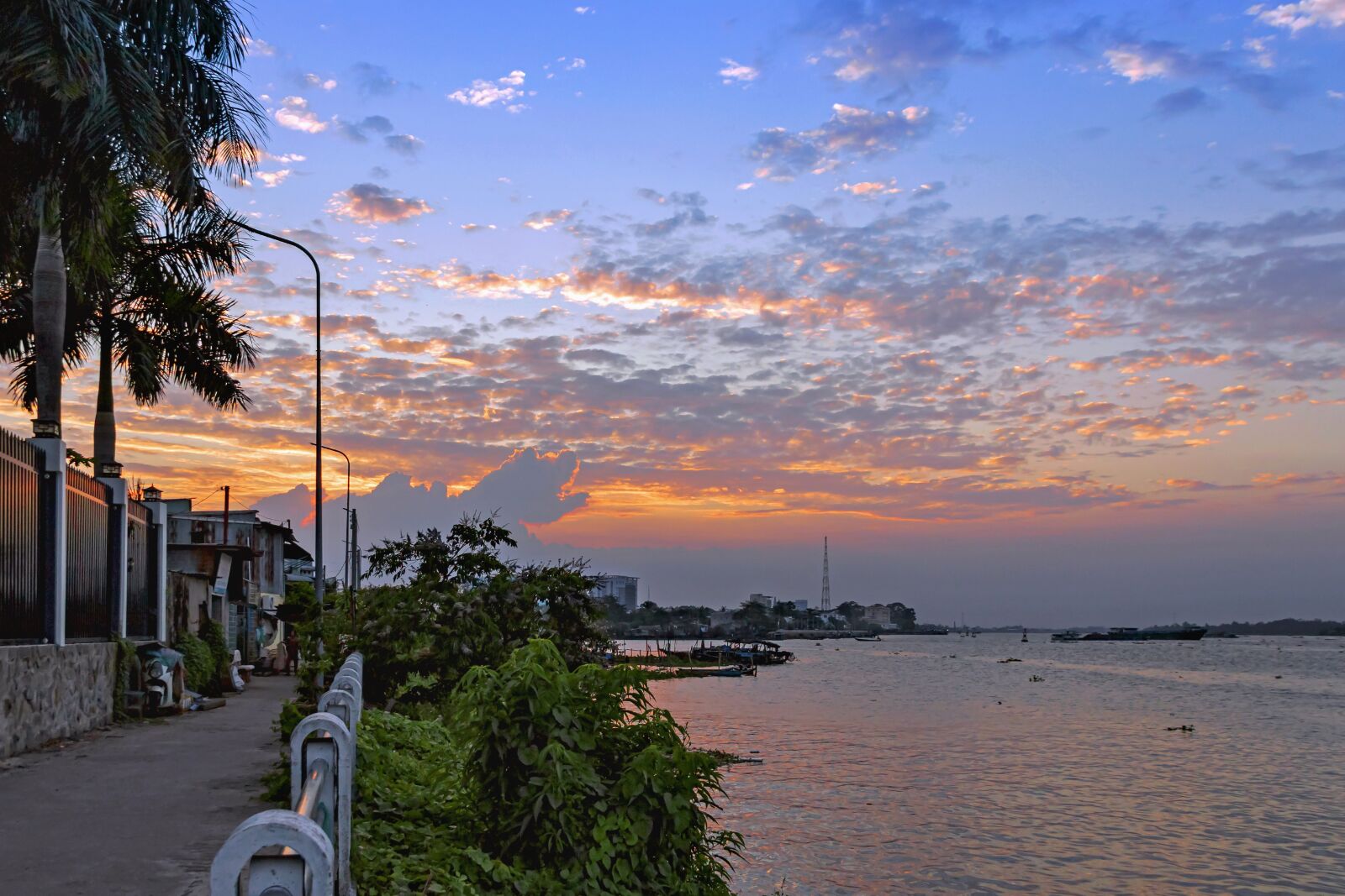 Canon EOS 7D Mark II sample photo. Sunset, river, vietnam photography