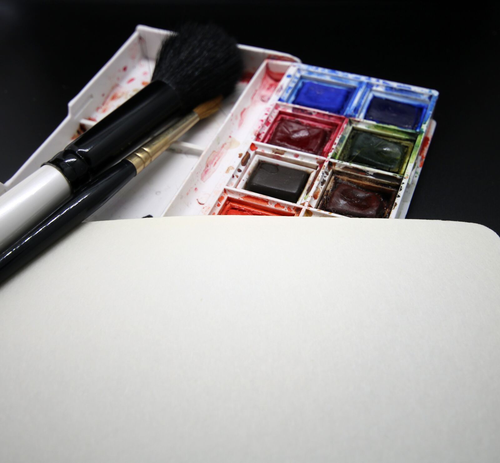 Canon EOS 750D (EOS Rebel T6i / EOS Kiss X8i) sample photo. Paintbox, paintbrushes, color photography