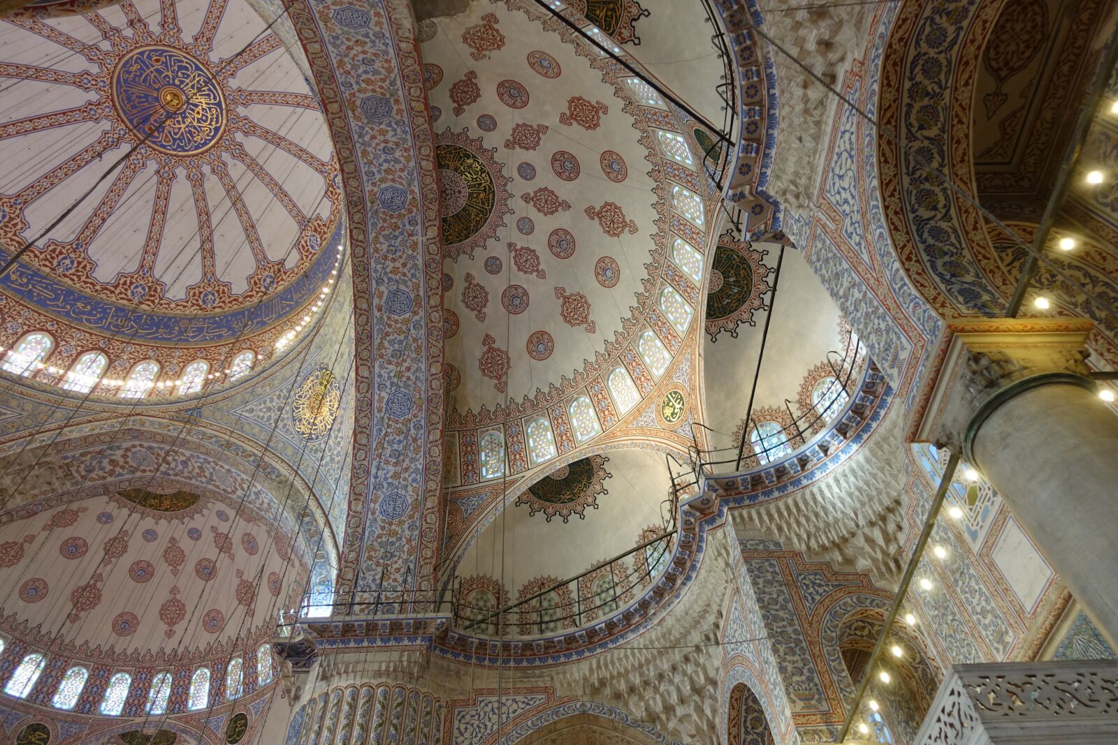 Sony Cyber-shot DSC-RX100 IV sample photo. Ceiling, internal, gold photography