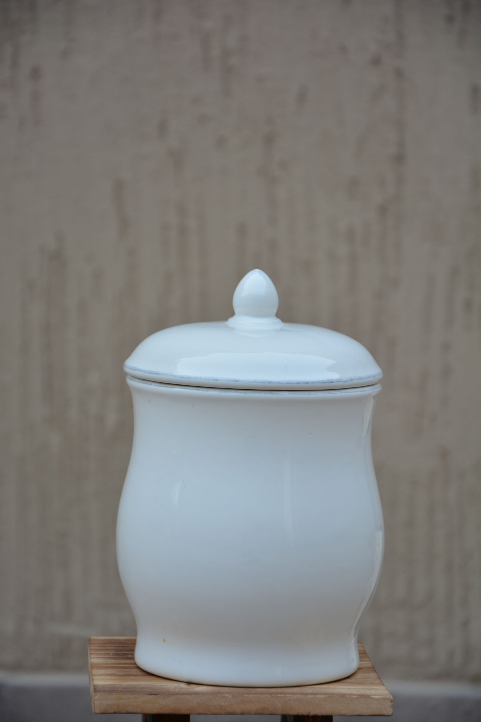 Nikon D5200 sample photo. Pot, earthenware, white photography