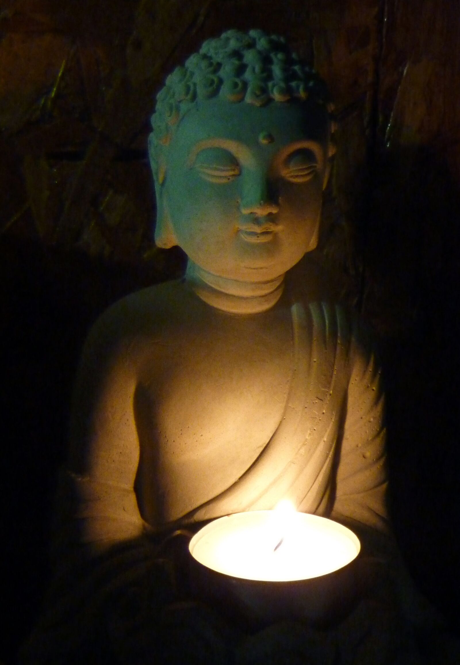 Panasonic DMC-TZ7 sample photo. Bouddah, statuette, candle photography