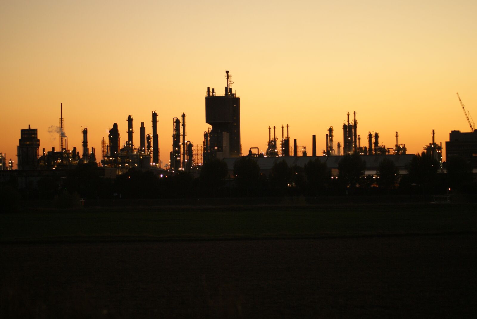Sony Alpha DSLR-A300 sample photo. Sunset, skyline, industry photography