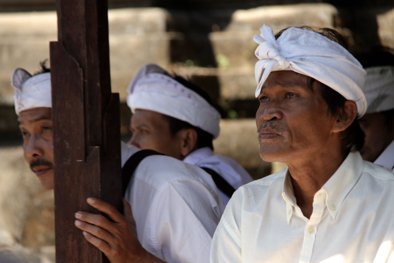 Canon EOS 7D + Canon EF-S 18-200mm F3.5-5.6 IS sample photo. Old people, bali, religious photography