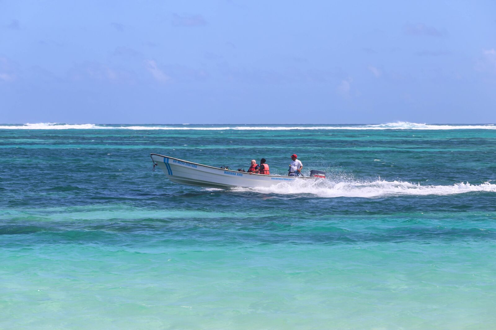 Canon EOS 6D + Canon EF 70-200mm F4L USM sample photo. Dominican republic, sargisova sea photography