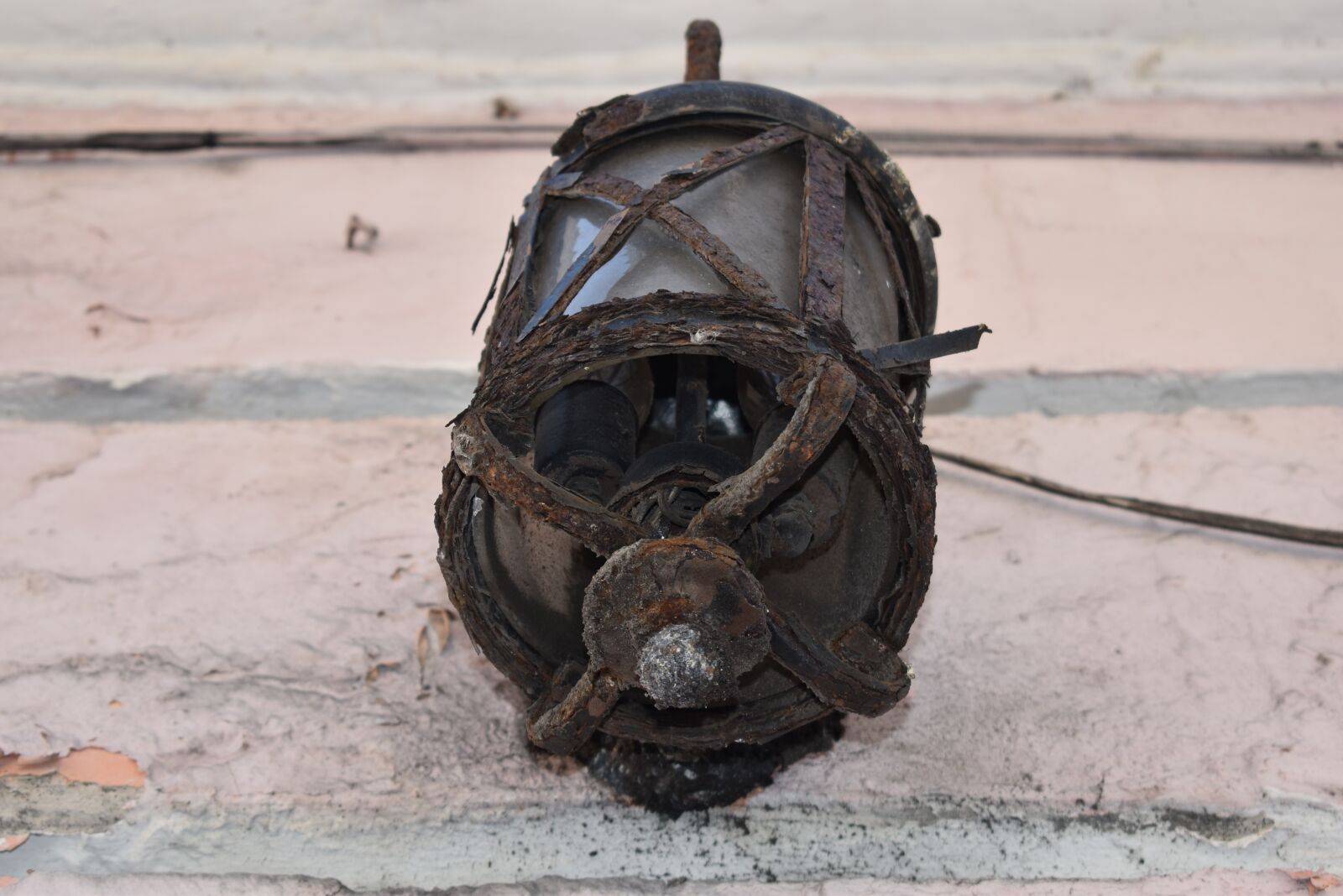 Nikon D5600 sample photo. Lamp, rusty, electrification photography