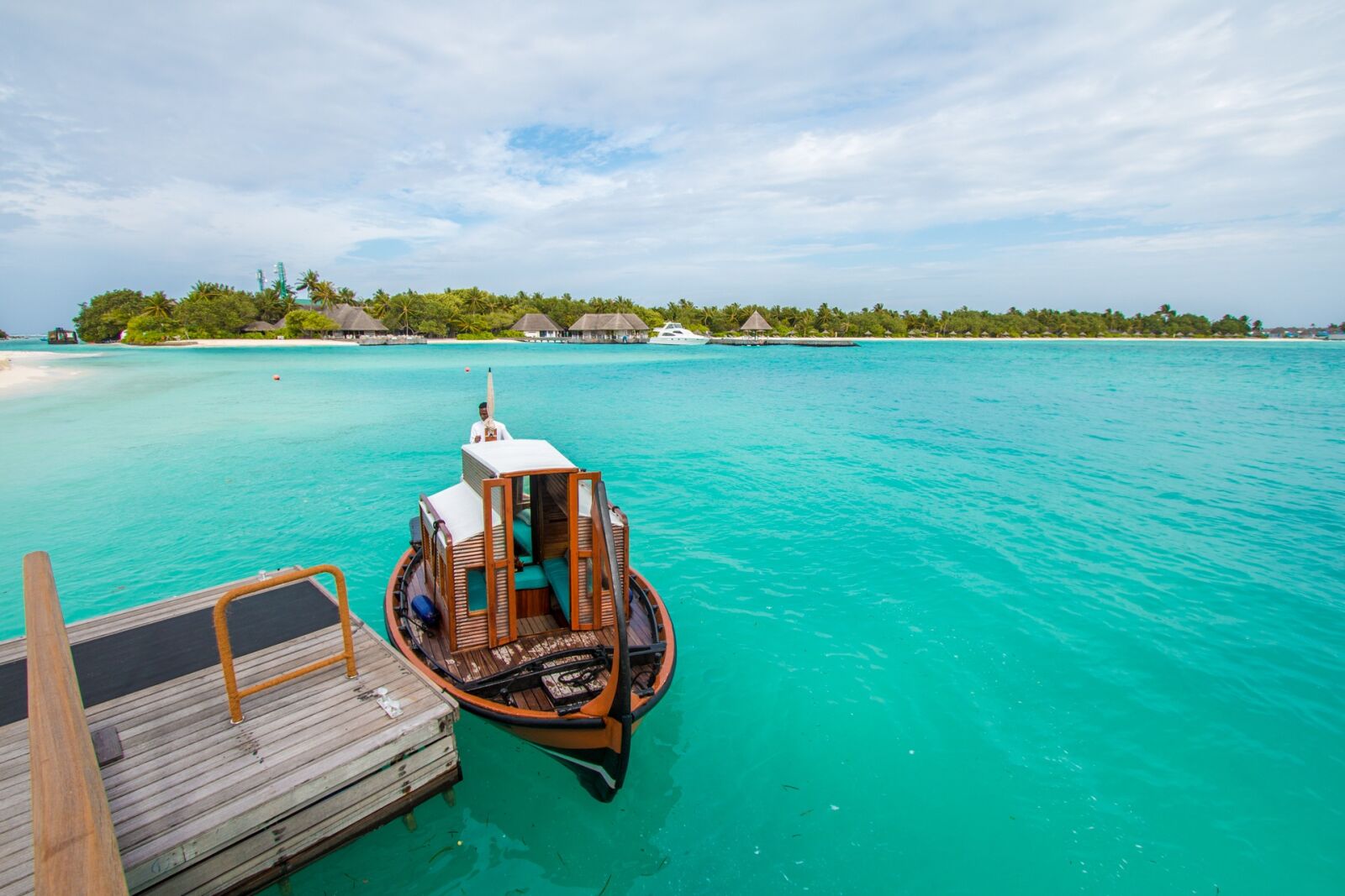 Canon EOS 70D + Canon EF-S 10-22mm F3.5-4.5 USM sample photo. Ship, maldives, ocean photography