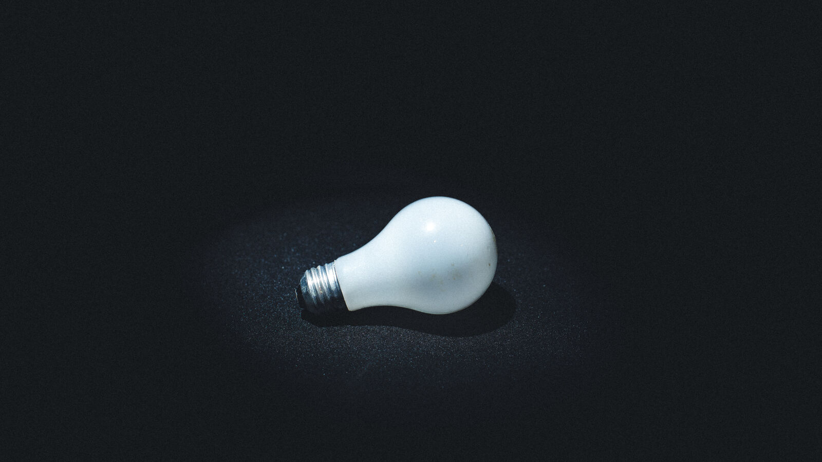 Canon EOS 6D + Canon EF 50mm F1.4 USM sample photo. Blur, bright, bulb, close photography