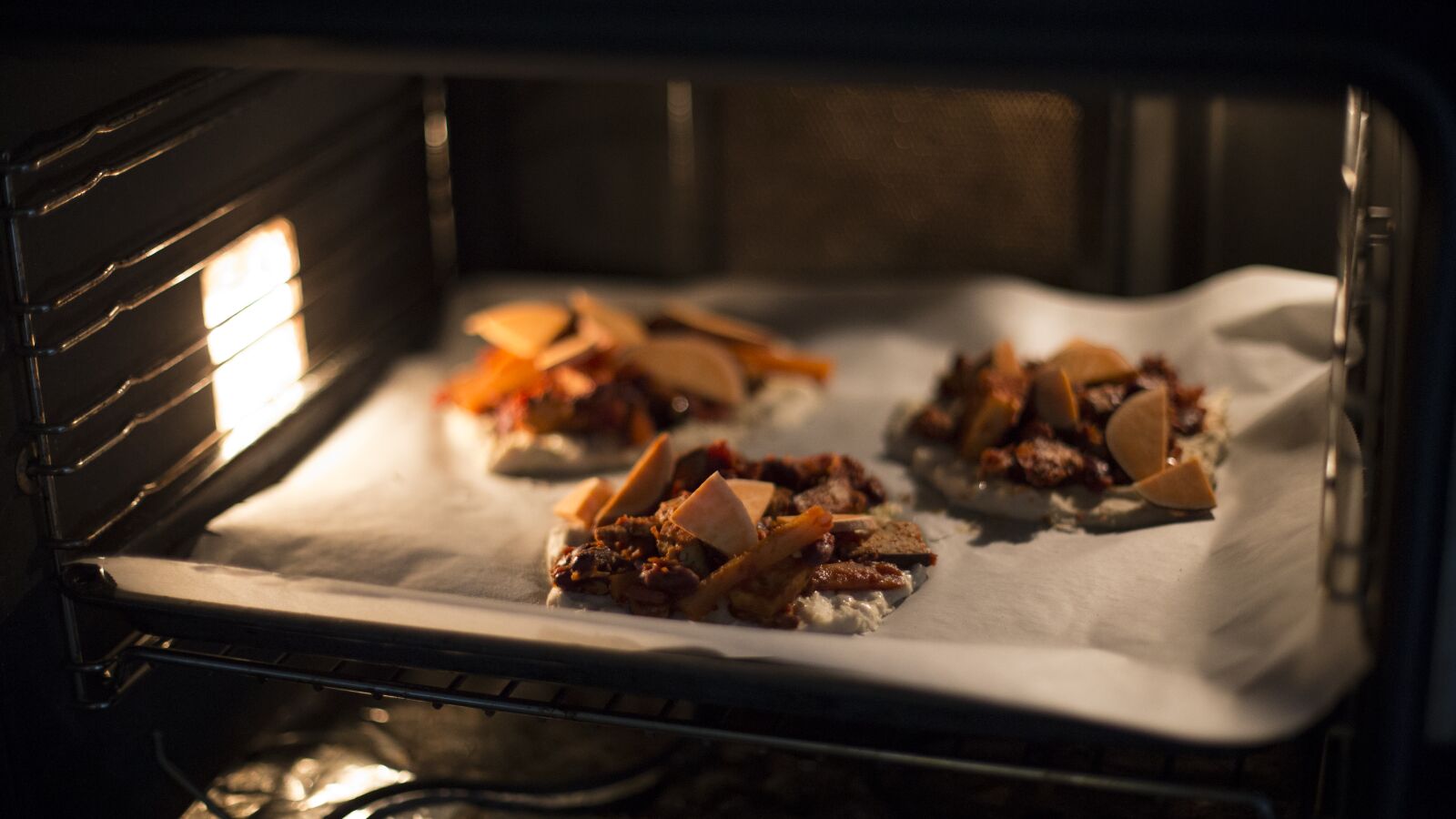 Canon EOS 6D + Canon EF 50mm F1.4 USM sample photo. Baking, cooking, dinner, dough photography