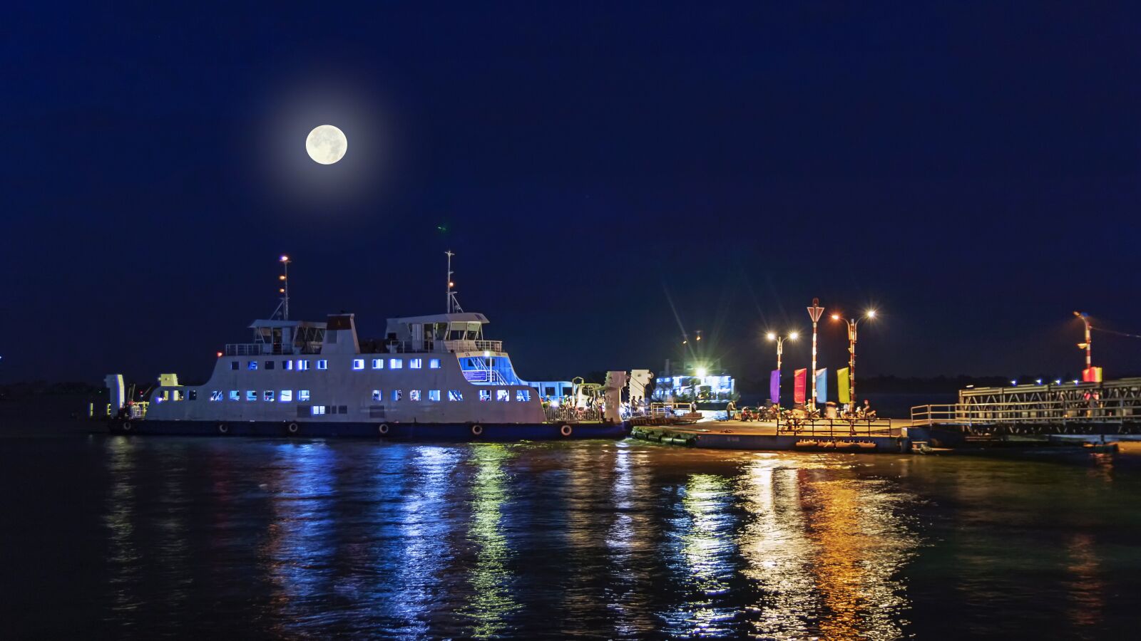 Canon EOS 7D Mark II sample photo. Ship, night, light photography