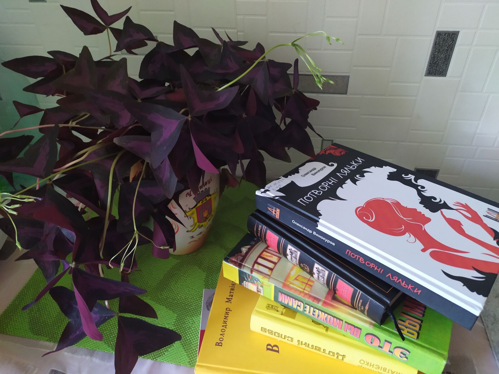 Xiaomi Redmi Note 7 sample photo. Flowers, books, a stack photography