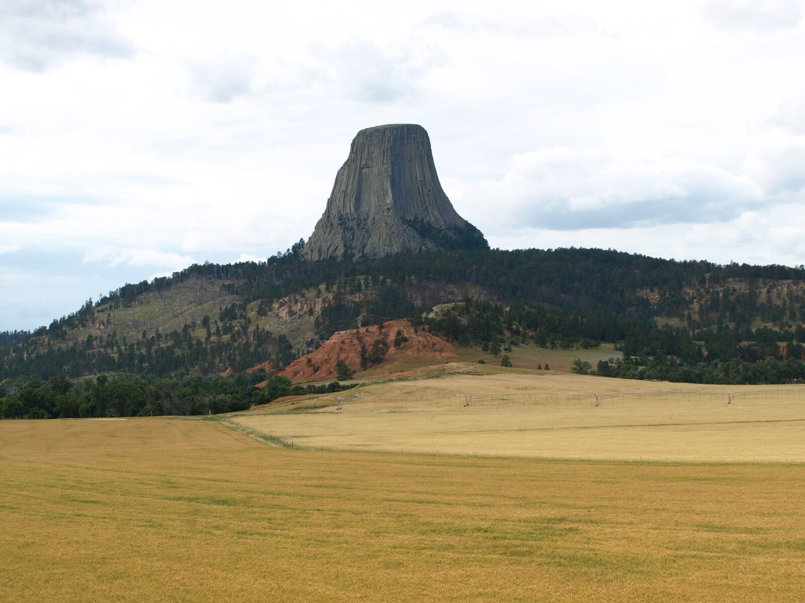 Olympus E-410 (EVOLT E-410) sample photo. Devils tower, wyoming, rock photography