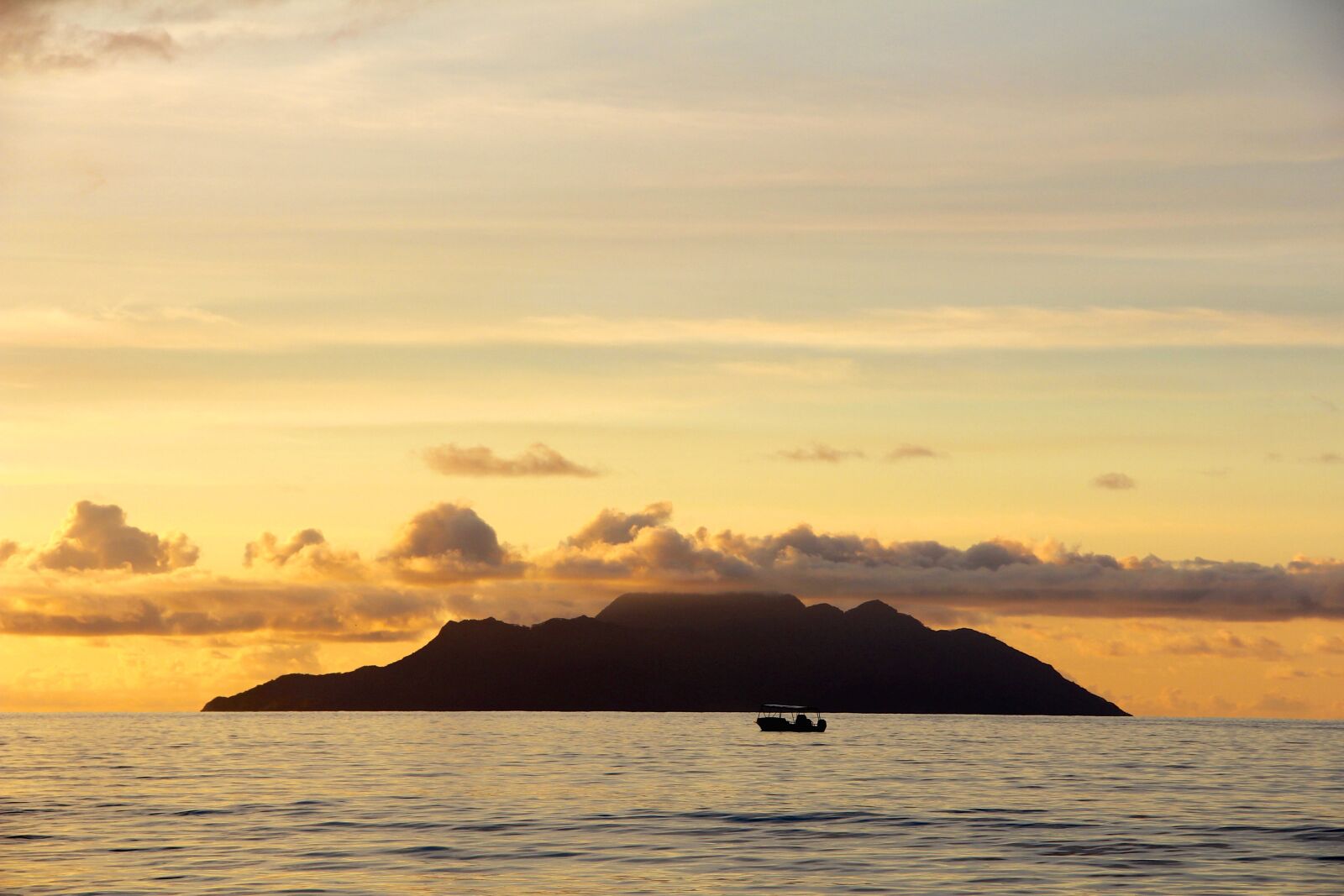 Canon EF-S 18-135mm F3.5-5.6 IS sample photo. Sunset, sea, afterglow photography