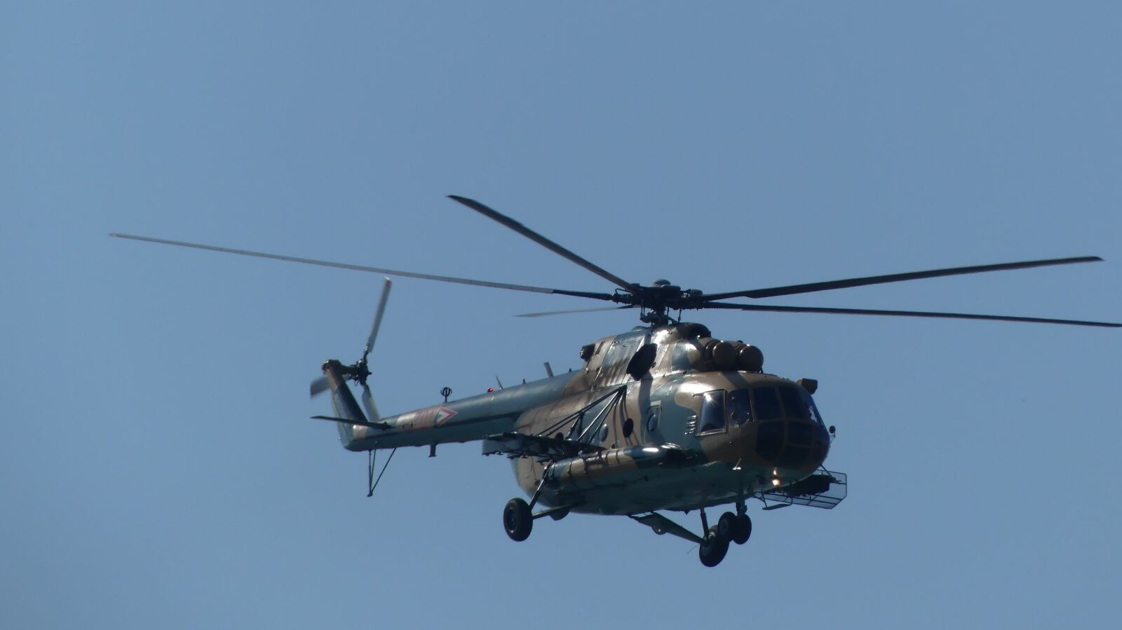 Panasonic Lumix DMC-FZ300 sample photo. Helicopter, flight, blue photography