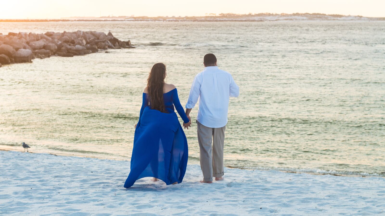 Canon EOS 1300D (EOS Rebel T6 / EOS Kiss X80) sample photo. Sunset, couple, holding hands photography