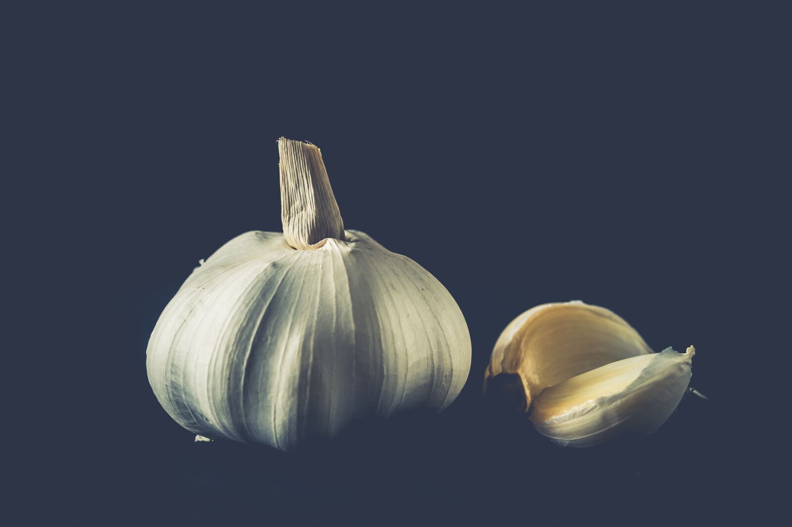 Sony SLT-A58 + 105mm F2.8 sample photo. Garlic, herbs, cooking photography