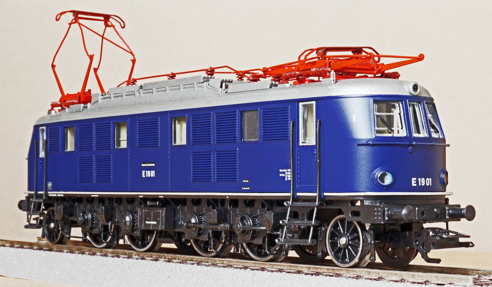 Panasonic Lumix DMC-G3 sample photo. Electric locomotive, quick driving photography