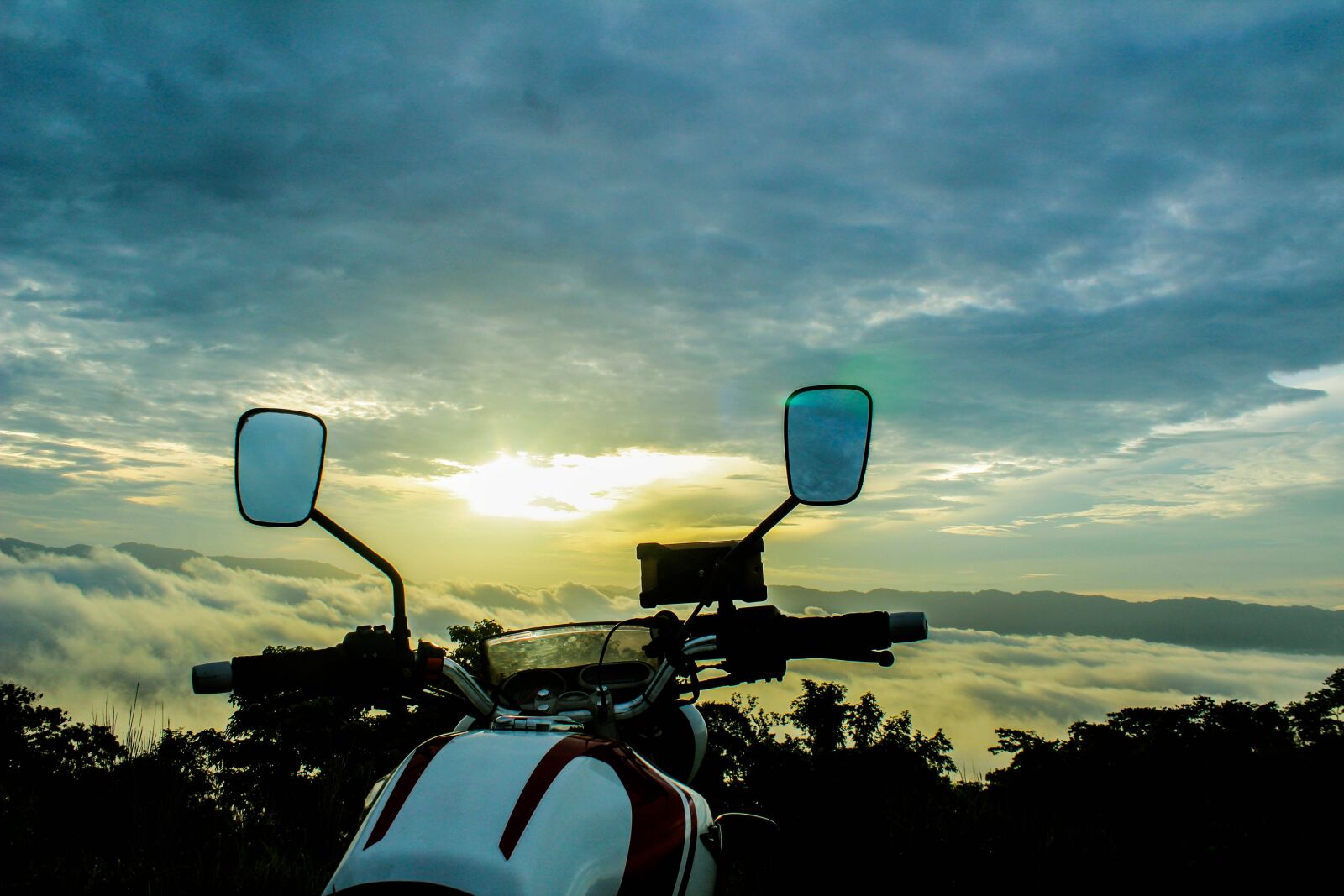 Canon EOS 1200D (EOS Rebel T5 / EOS Kiss X70 / EOS Hi) sample photo. Sky, cloud, outdoors photography