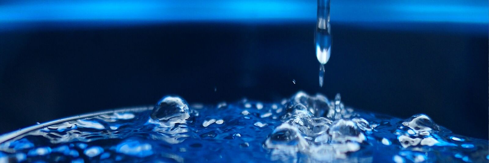 Panasonic DMC-TZ7 sample photo. Drop of water, water photography