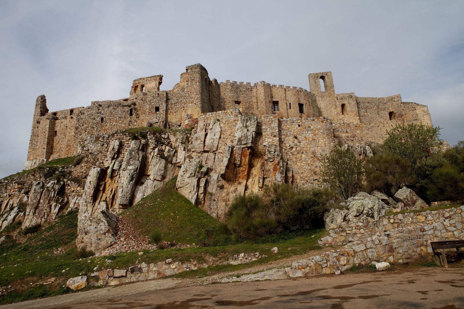 Canon EOS 5D Mark II sample photo. Castle, stain, castile photography
