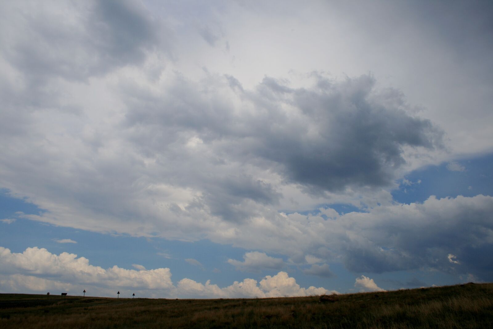 Canon EOS 400D (EOS Digital Rebel XTi / EOS Kiss Digital X) sample photo. Wide sky, horizon, cloud photography