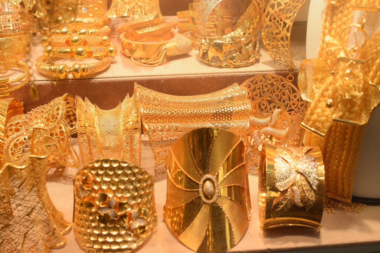 Nikon D5300 sample photo. Gold jewelry, gold, jewelry photography