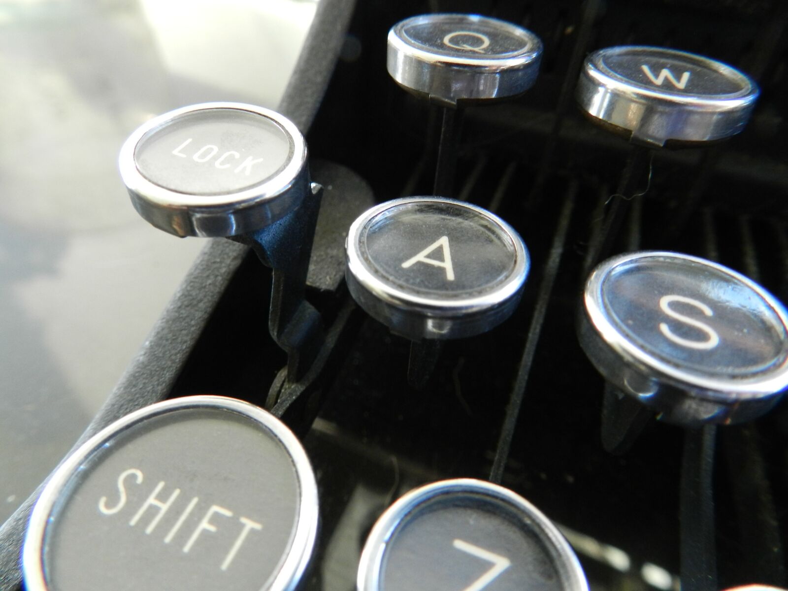 Nikon Coolpix P500 sample photo. Typewriter, vintage, keys photography