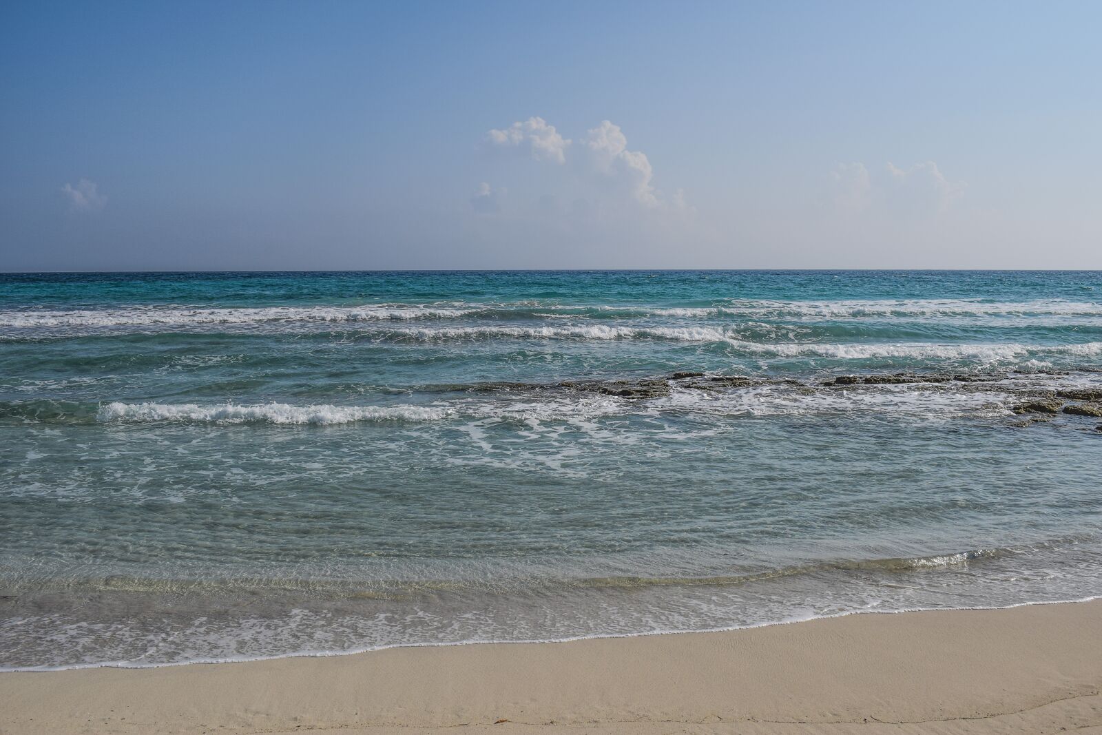 Nikon D3300 sample photo. Beach, waves, horizon photography