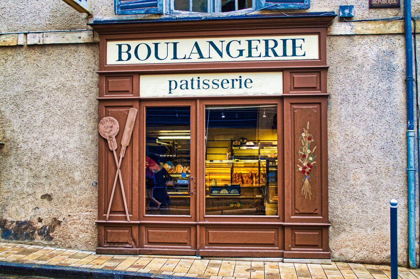 Nikon D3200 sample photo. Showcase, bakery, pastry photography