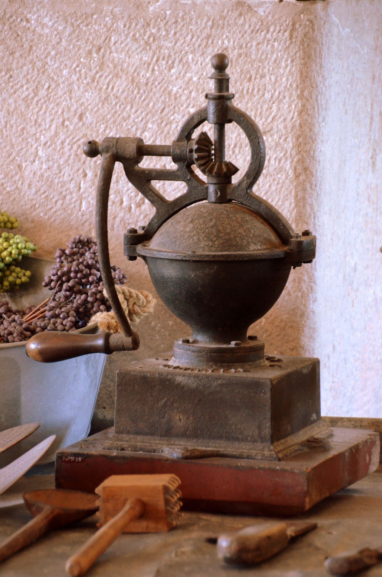 Nikon D5100 sample photo. Grinder, old, crank photography