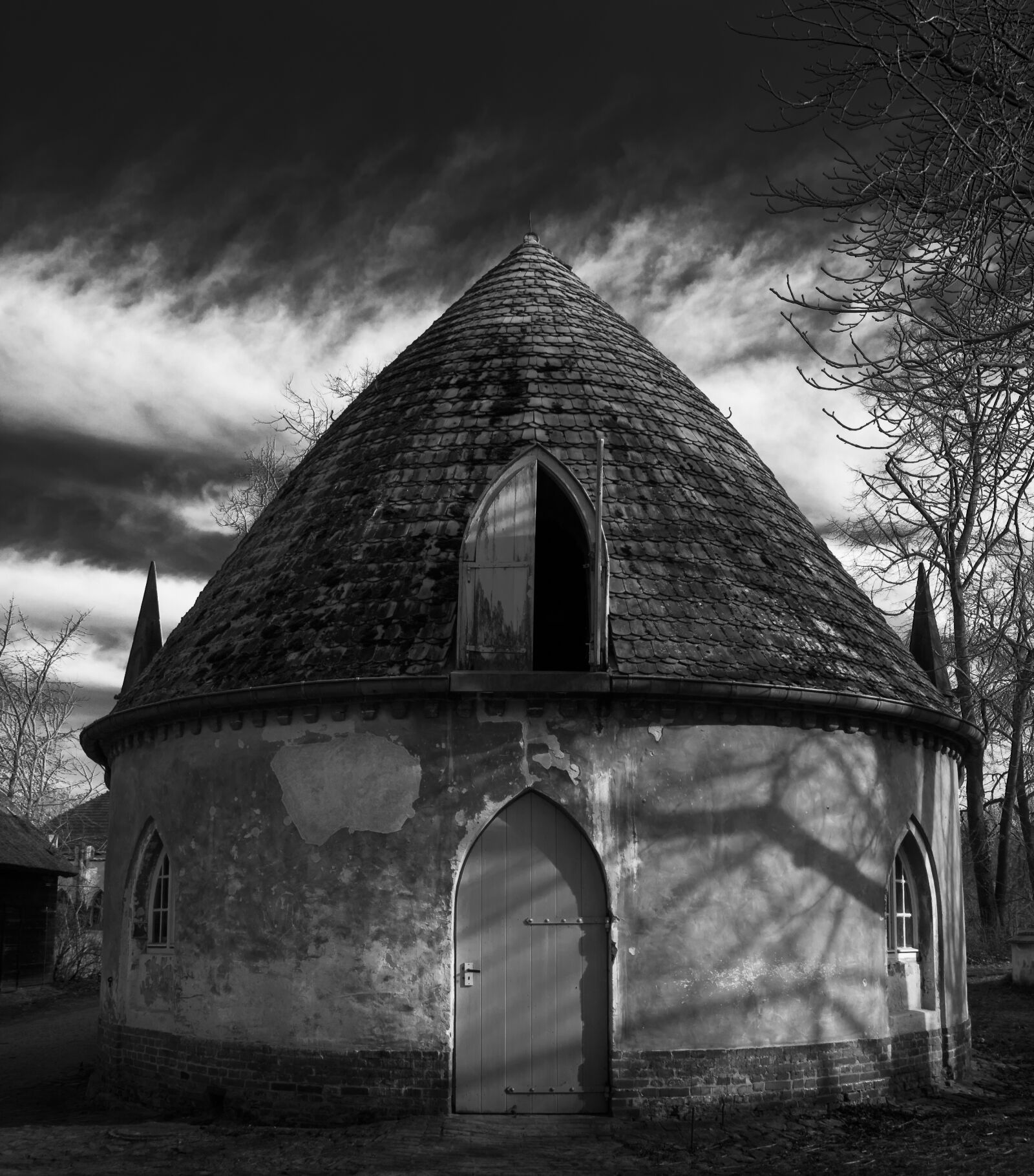 Canon EOS 760D (EOS Rebel T6s / EOS 8000D) sample photo. Gothic, building, roof photography