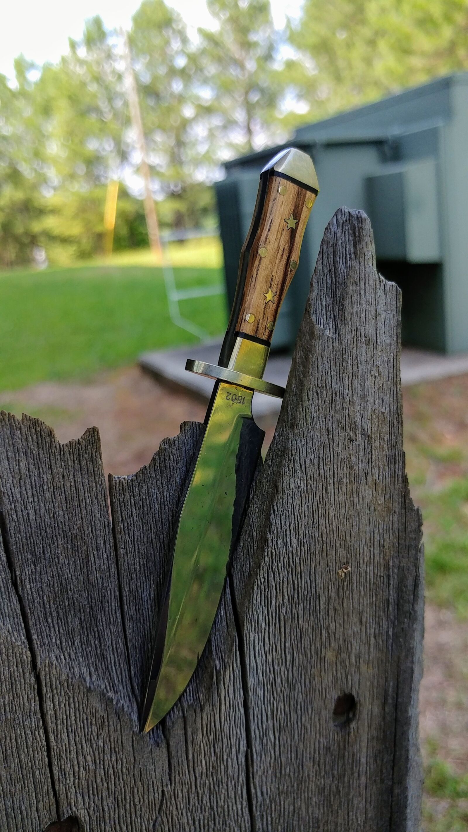 LG V20 sample photo. Bowie, bowie knife, sharp photography