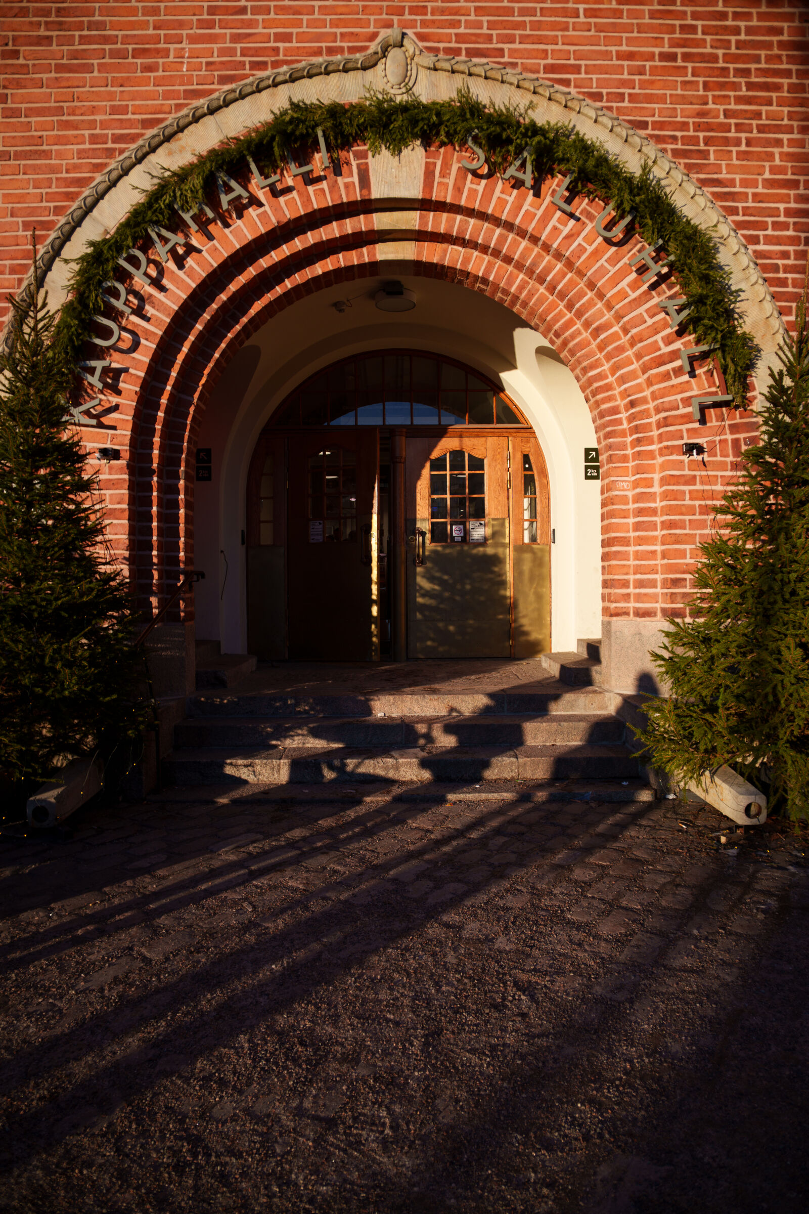 Samyang Remaster Slim 21mm F3.5 sample photo. Markethall entrance photography